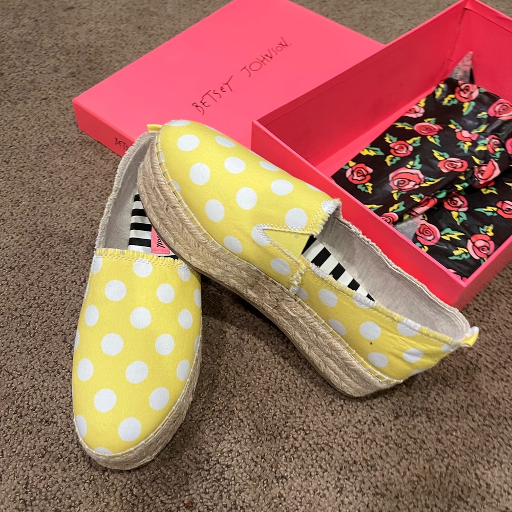 Betsey Johnson Flouncee Printed Espadrilles size 7